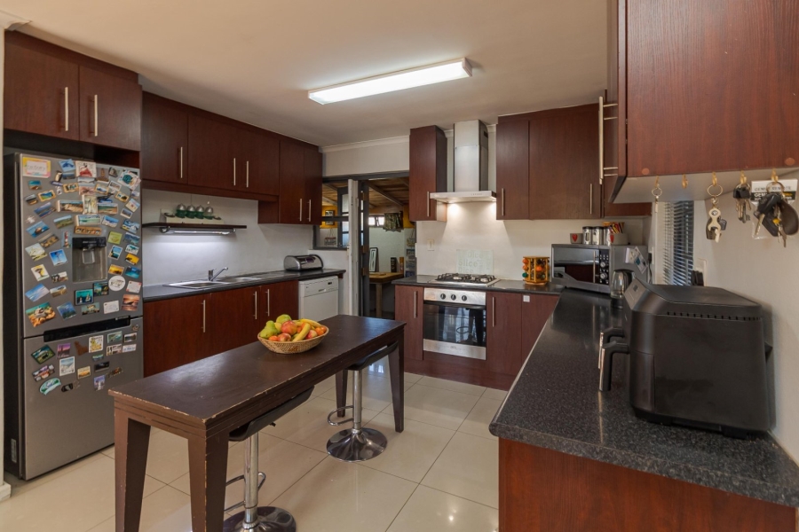 5 Bedroom Property for Sale in Loucharmante Western Cape